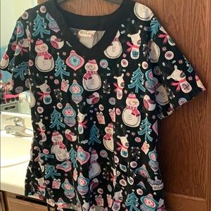 Ua  Christmas scrub top